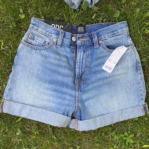 COPY - High rise jean shorts - Picture 1 of 4
